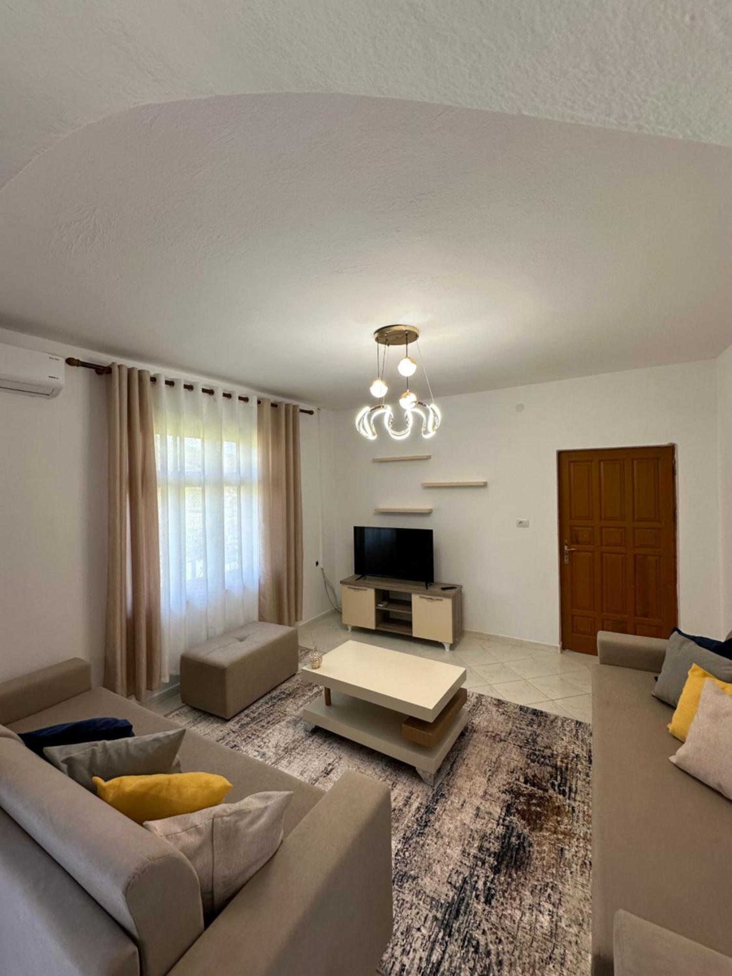 Vila Ardea Berat Bagian luar foto