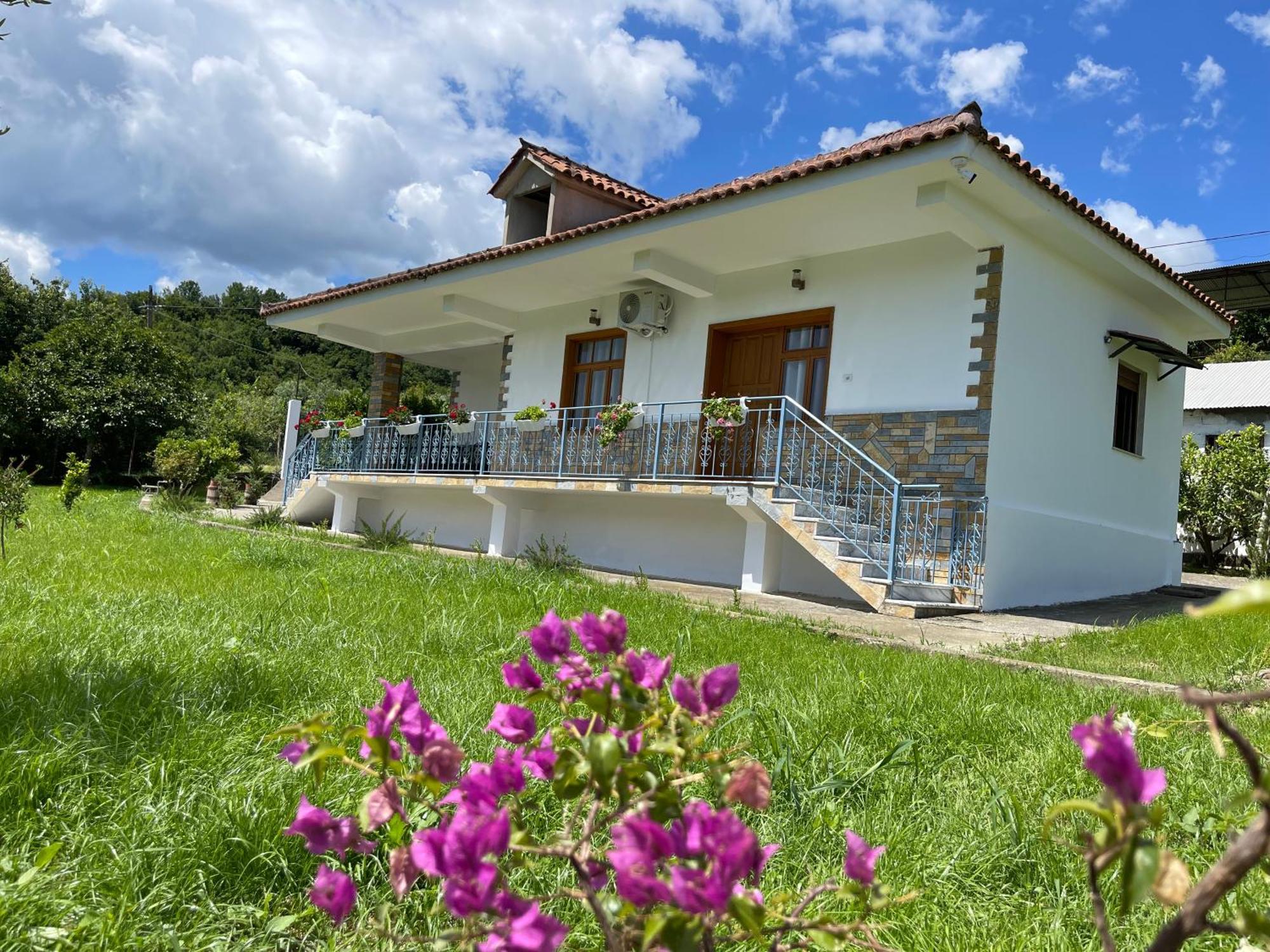 Vila Ardea Berat Bagian luar foto